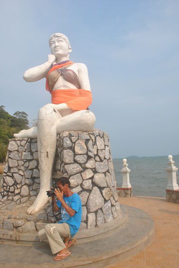 Dieser Herr fand seine eigene Dame interessanter als Foto-Motiv.