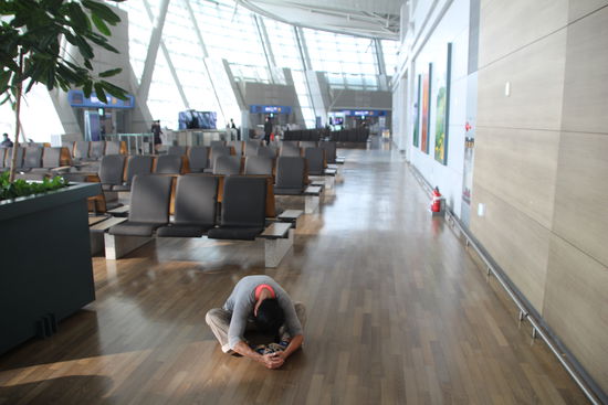 Bewegung/Dehnungsübungen beim Zwischenstopp
vorbeugende Maßnahmen für die 12 Stunden sitzen