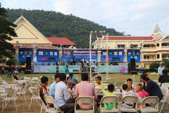 Bühne gibt es auch - nicht zu klein!