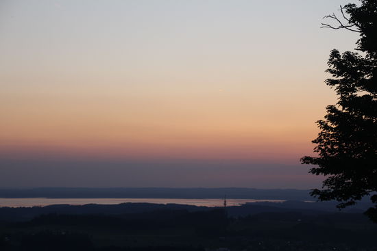 der Hochberg mit Blick auf den Chiemsee