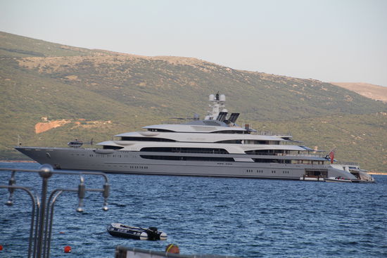 das nicht-james-bond-schiff