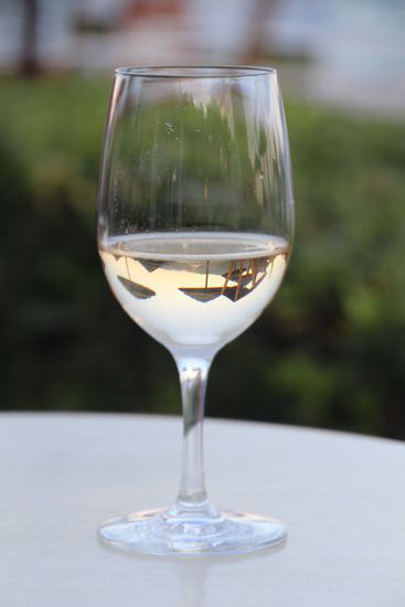 was für eine interessante Spiegelung im Glas. Musste die Nachbarn fragen, ob ich ihr Glas fotografieren dürfte