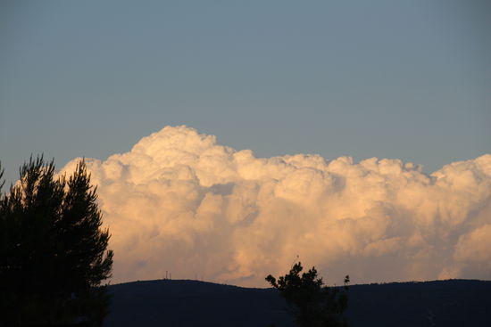 Wolke im Abendrot - was man nicht so alles sieht, wenn man alleine rumsitzt