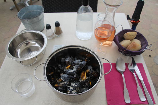 Muscheln zur Mittagszeit am Rande des Atlantik - fein!!