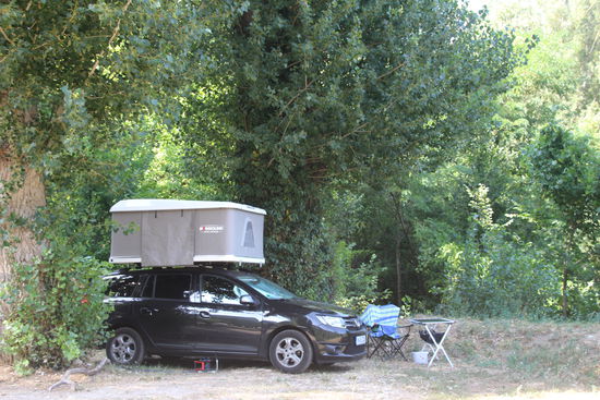 keine Chance, in Deutschland so einen Platz zu bekommen, direkt an einem Wasser und ohne Gartenzwerge in der Nachbarschaft 