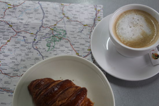 Café au lait et croisant in Le Rozier - und dann geht es weiter!