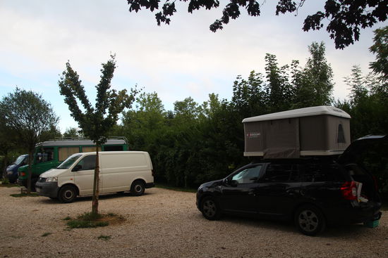 Stellplatz nicht soooo originell oder kuschelig wie viele andere. Aber klar: Madame stellt sich mal wieder "quer" 