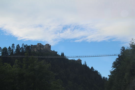 Burg Ehrenberg mit Hängebrücke