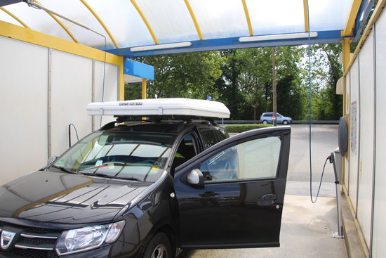 Boxenstopp:
Leichen-Entfernungs-Maßnahme, damit ich wieder besseren Durchblick habe und die Box vorne nicht so ekelig ist