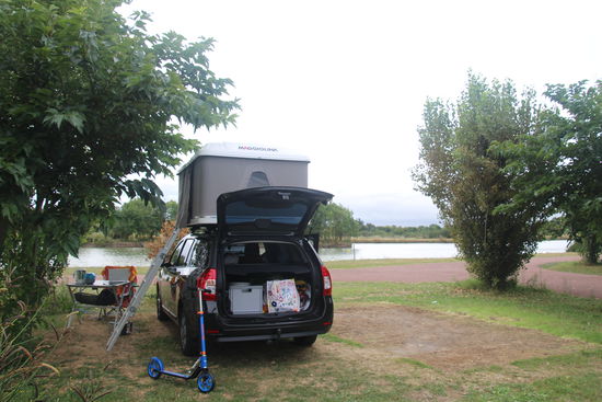 Das Schlafzimmer heute mit Aussicht auf einen Fischweiher