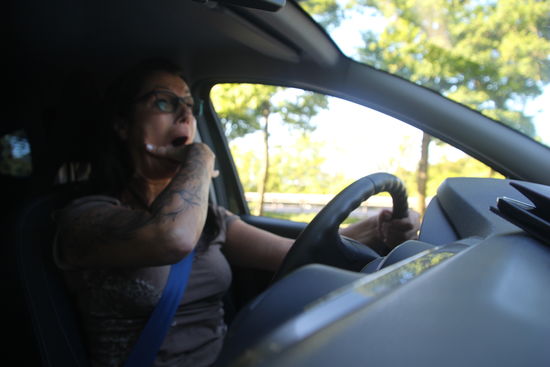 Empfehlenswert gegen Langeweile und etwas Dehnung  bei stundenlangen Autofahrten: Engpassdehnungen mal im Fahrzeug - ist machbar  hier z. B. eine Kiefer dehnung 