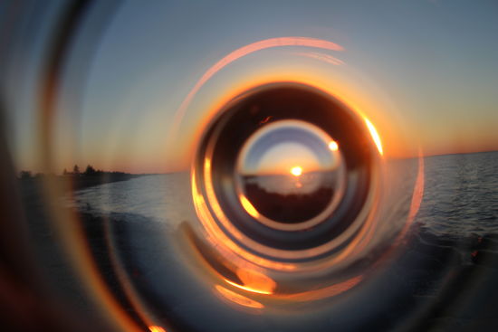 aus Gläsern kann man nicht nur trinken - einfach mal durchfotografiert - whow - (als es noch leer war )