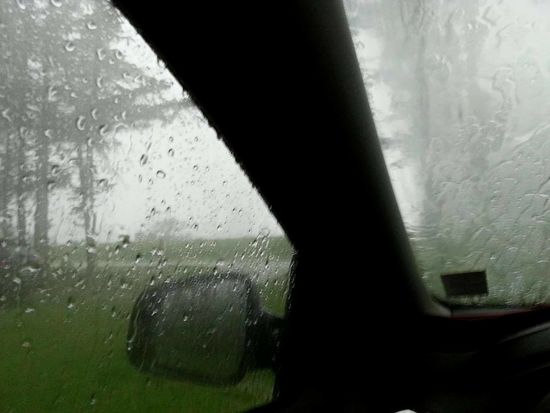 und am Abend dann ein Gewitter, da wird das Auto dann zum Wohnzimmer :-/