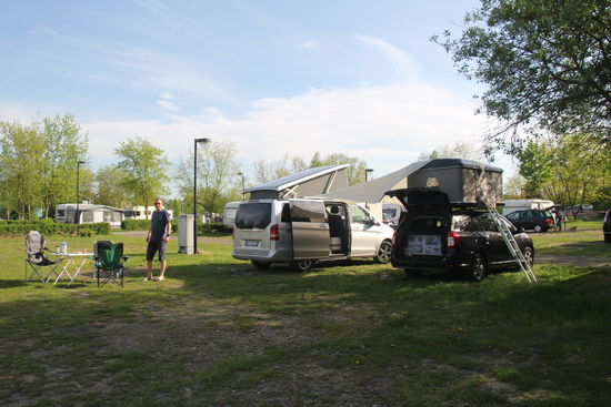 das sind die zwei rollenden "Ferien-Unterkünfte"