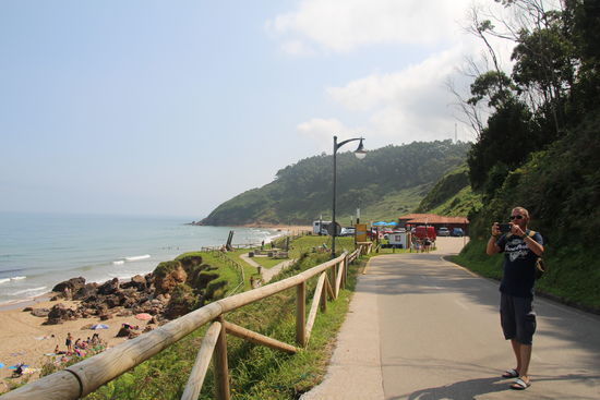 Mittagspause in einer kleinen Bucht Nähe Caravia:
Playa Arenal de Moris