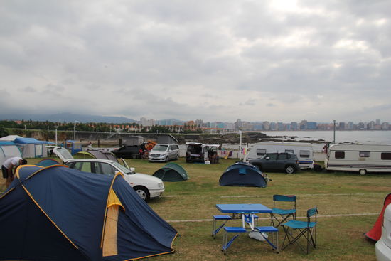 Camping Gijón - hier stehen wir in erster Reihe