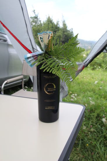 Unser Gastgeschenk (für die Paella berechnet Marion lediglich 6,00 €/Pers. Unkostenbeitrag), da kann man nicht mit leeren Händen kommen