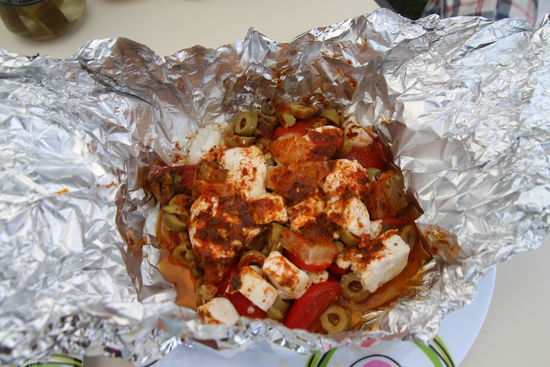 Mittagessen um 17 h - "Schafskäse pikant à la Biggi"