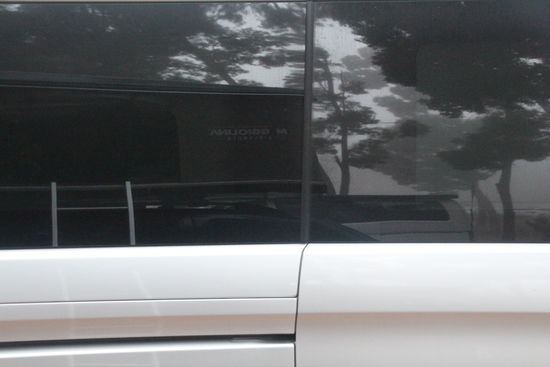 Guten Morgen - der Blick aus meinem Schlafzimmer bietet mir heute ein interessantes Spiegelbild in Ingo's Fahrzeug.