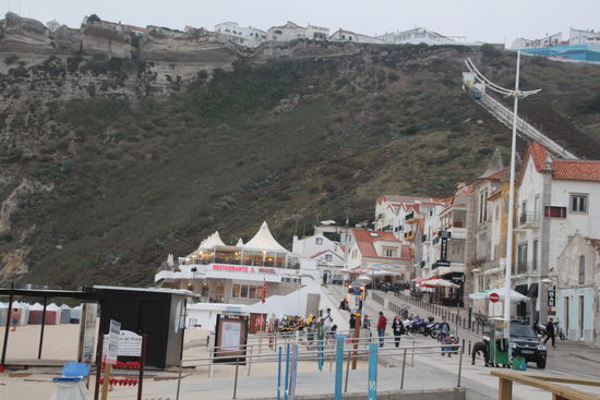 Im HIntergrund rechts der Schrägaufzug.