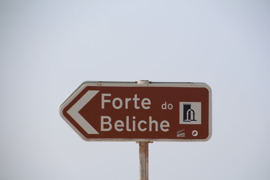 Ein kleines Fort an der ca. 50 m hohen Steilküste.