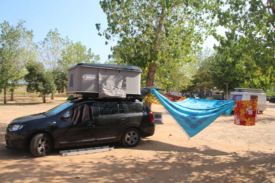 juhu zum gelb-roten Hippietuch (was mich immer an Sonne erinnert) hat sich ein türkises gesellt (was für mich Buchten mit türkisem Meerwasser darstellt) - also ein perfektes Duo.