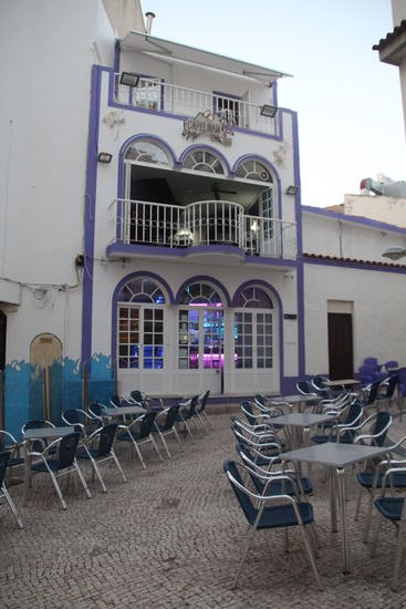 viele Restaurants/Bars