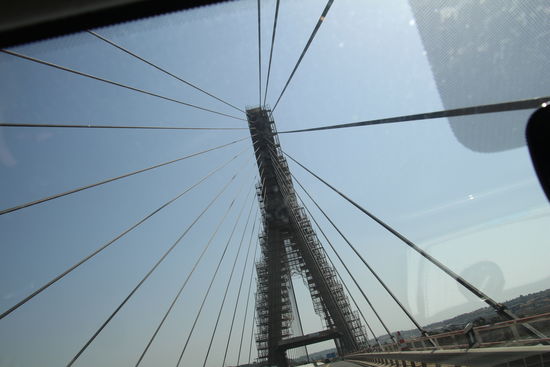 Brücke total eingerüstet.