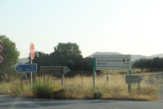 Sierra de Baza - frau möchte doch noch ein wenig Landschaft (neben der Autobahn) genießen ...