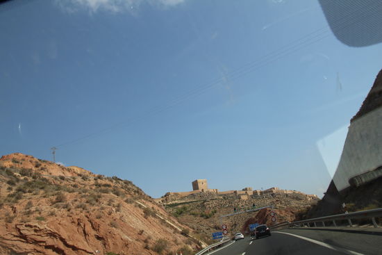 unterwegs: immer wieder schöne Schlösser/Burgen bzw. was davon übrig ist.