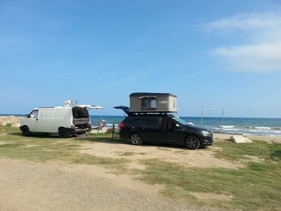 Standplatz in erster Reihe mit Blick auf das Mittelmeer 