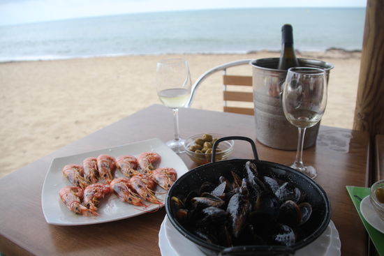 Abendessen an der nächsten Strandbar