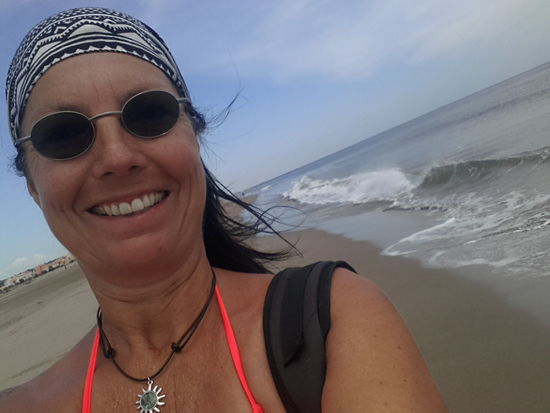 so macht wandern Spaß: mit den Füßen im Wasser ...