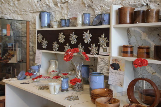 Der blaue Becher in der Mitte steht jetzt nicht mehr da  Der ist souvenir-mäßig in meinen Besitz übergegangen.