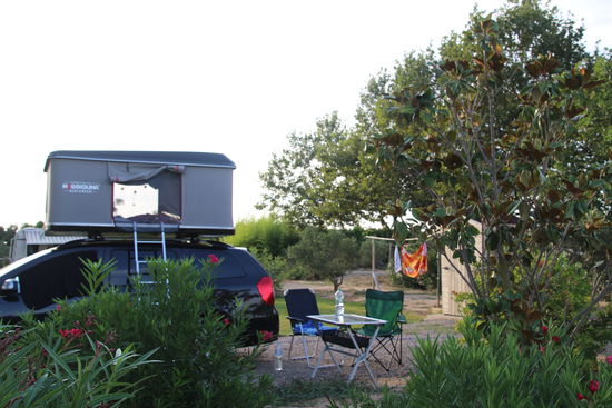 und wieder: viel Platz bis zu den nächsten Campern, aber eben nicht alleine und auf privatem Grund, d. h. Campen erlaubt 