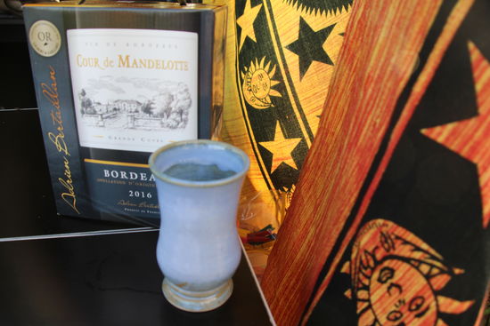 Der Souvenir-Becher wird eingeweiht