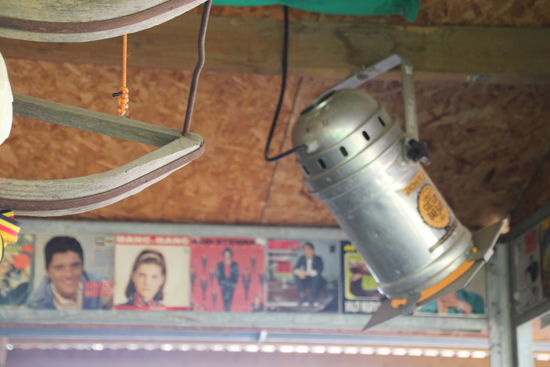 und irgendjemand hat hier wohl ein Faible für Musik - es laufen auch die ganze Zeit Oldies