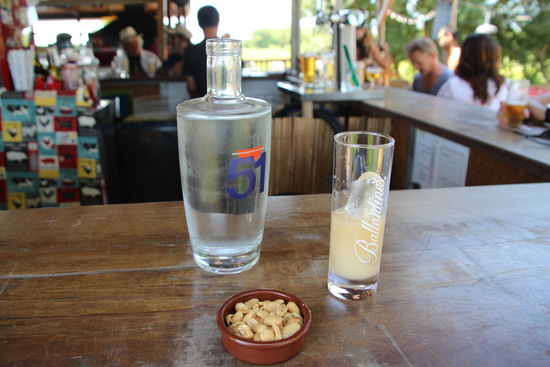 In Anbetracht der Temperaturen, leere ich nicht nur das Pastice-Glas, sondern auch die Wasserflasche