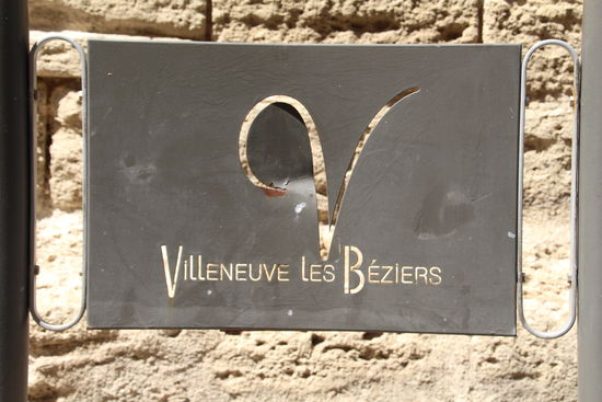 Sonntag Mittags um 13 Uhr ist die Stadt ausgestorben.