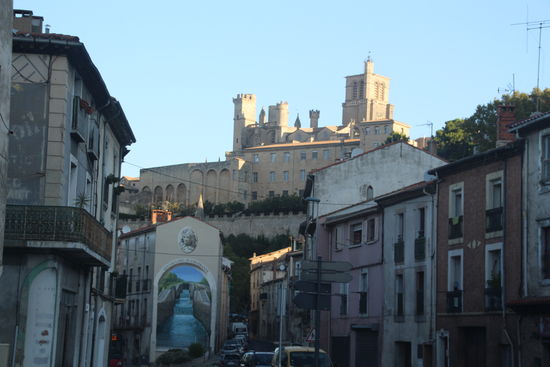 Béziers - wieder mal ein Haus mit einer tollen Fassadenmalerei