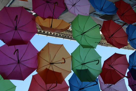 so kann man eine Straße vor Regen schützen
