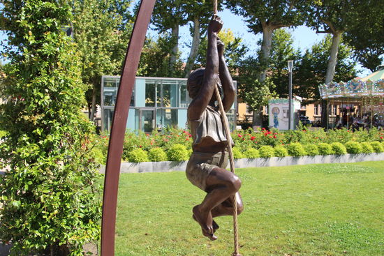 juhu. die Stadt hat sportliche Kunstwerke