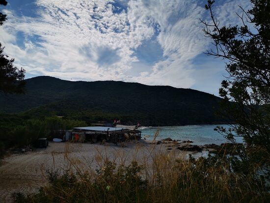 Ziel erreicht "chez Eric" ... die Piratenkneipe in einer wunderschönen kleinen Bucht: Cala d'Orzu