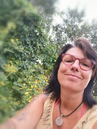 in diesem Busch direkt neben mir hat ein Kolibri sein Abendmahl gehalten - so nah, das ich an meinen Armen immer den Windhauch seines Flügelschlages gespürt habe. So nah habe ich noch nie einen Kolibri gesehen - fotografieren leider unmöglich - die Kerlchen sind zu "bewegt" 