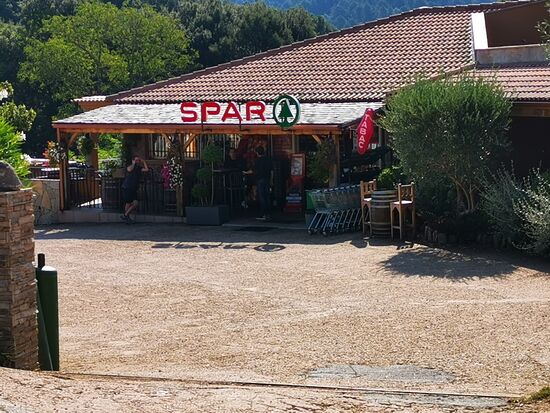 und einen Sparladen finde ich auch noch unterwegs - Hinweis: Spar hat nix mit "sparen" zu tun hier 