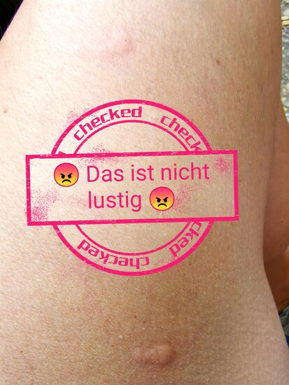 Marcus kann glücklich über meine Gesellschaft sein - er hat keine Probleme mit Stechviechern, die toben sich genüsslich auf mir aus 