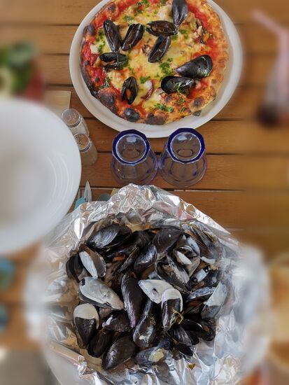 eigentlich wollten wir mittags nur kurz etwas trinken, aber die Speisekarte war zu überzeugend 