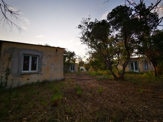 bei einigen sieht es so aus, als seinen Renovierungsarbeiten geplant gewesen - dann jedoch nicht weiter ausgeführt