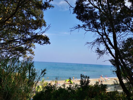 dann doch lieber das Meer und den Strand von oben aus dem Schatten heraus genießen