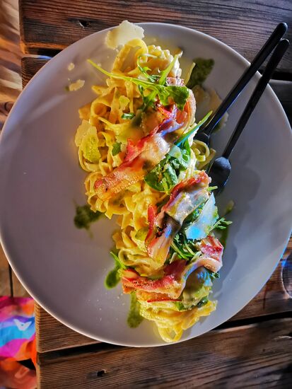 Abendessen - Tagliatelle mit Rucola und Parmesan und Bacon